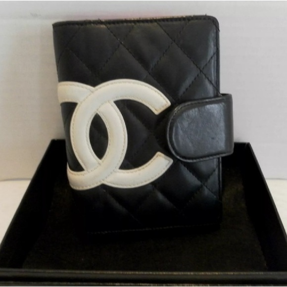 Accessories - ISO Chanel Agenda with silver rings